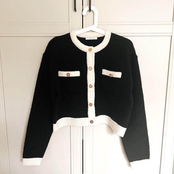 Elegant black cardigan with gold buttons decor - Picture 1 of 3